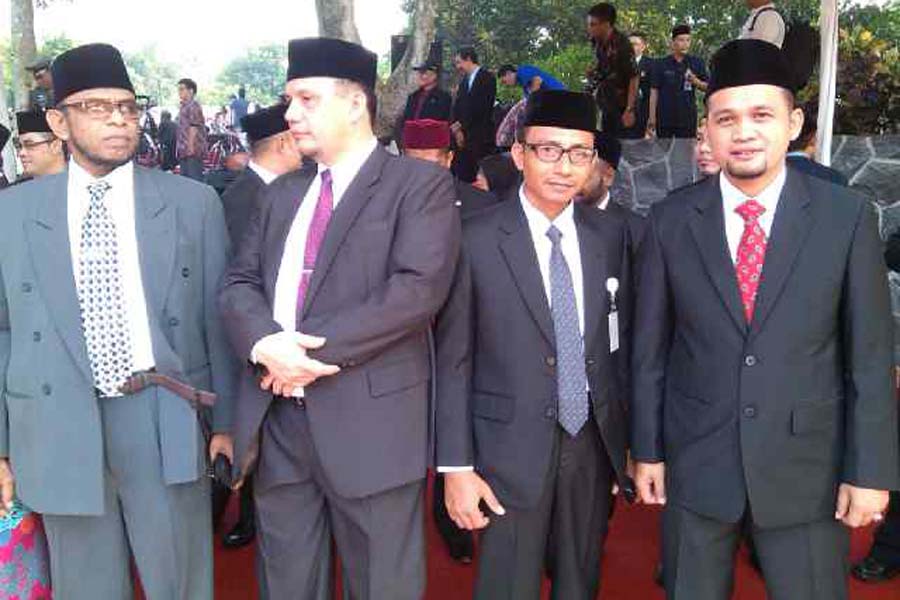 [FOTO]: Dilantik Jadi DPD RI Haji Uma Gron That